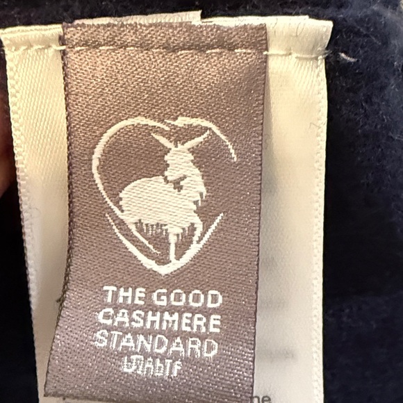 J. Crew Women's Dark Blue Cashmere Cable Knit Vest Size L NWT - Picture 6 of 7